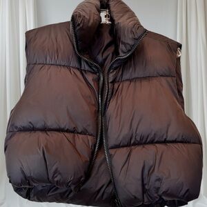 Black Amazon Cropped  Puffer Vest size medium NWOT